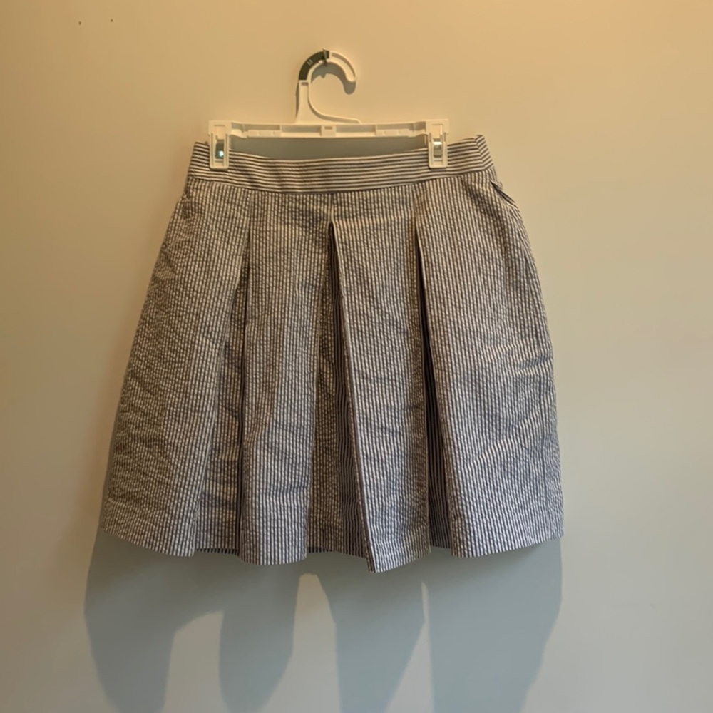 White and gray stripped pleated skirt size 0